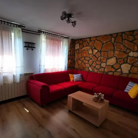 Ornela Apartment *
